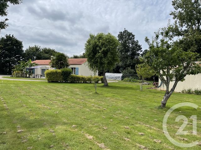 Afficher la photo en grand terrain à vendre - 1251.0 m2 - LA GARNACHE - 85 - PAYS-DE-LOIRE - Century 21 L'Océane