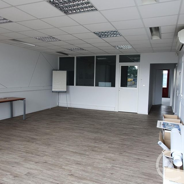 Afficher la photo en grand commerce à louer - 193.0 m2 - CHALLANS - 85 - PAYS-DE-LOIRE - Century 21 L'Océane