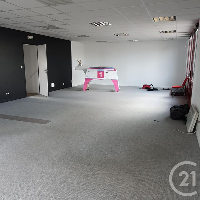 Afficher la photo en grand entreprise à louer - 193.0 m2 - CHALLANS - 85 - PAYS-DE-LOIRE - Century 21 L'Océane