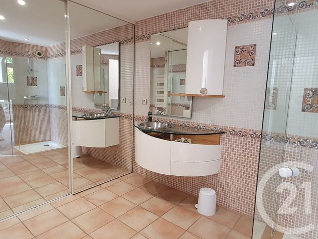 Afficher la photo en grand maison à vendre - 6 pièces - 238.8 m2 - CHALLANS - 85 - PAYS-DE-LOIRE - Century 21 L'Océane