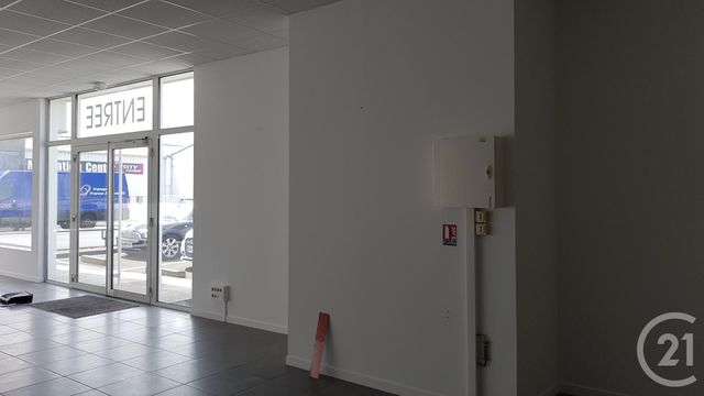 Afficher la photo en grand commerce à louer - 190.0 m2 - CHALLANS - 85 - PAYS-DE-LOIRE - Century 21 L'Océane