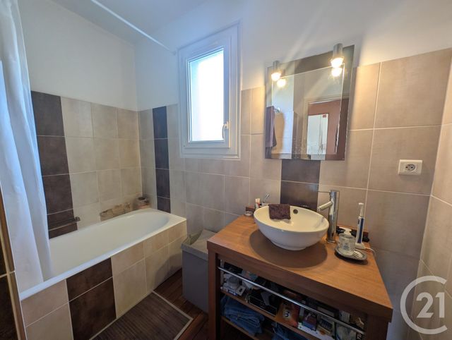 Appartement F3 à vendre - 3 pièces - 66.46 m2 - CHALLANS - 85 - PAYS-DE-LOIRE - Century 21 L'Océane