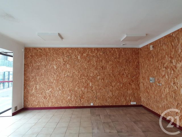 Afficher la photo en grand commerce à louer - 32.0 m2 - CHALLANS - 85 - PAYS-DE-LOIRE - Century 21 L'Océane