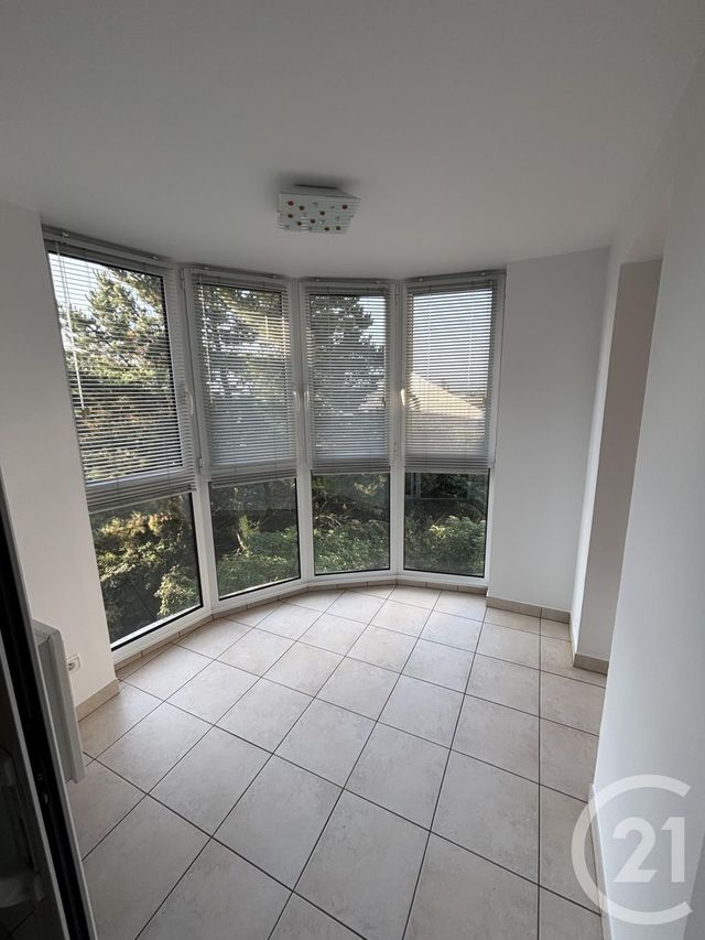 Appartement F3 à louer - 4 pièces - 94.0 m2 - CHALLANS - 85 - PAYS-DE-LOIRE - Century 21 L'Océane