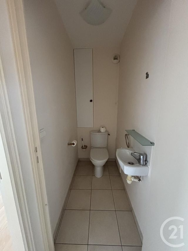 Appartement F3 à louer - 4 pièces - 94.0 m2 - CHALLANS - 85 - PAYS-DE-LOIRE - Century 21 L'Océane