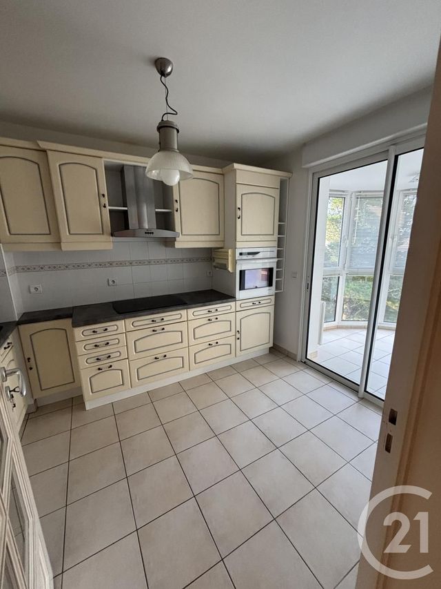 Appartement F3 à louer - 4 pièces - 94.0 m2 - CHALLANS - 85 - PAYS-DE-LOIRE - Century 21 L'Océane