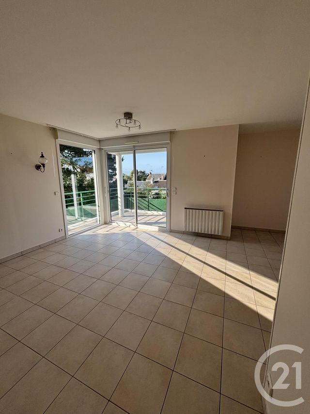 Appartement F3 à louer - 4 pièces - 94.0 m2 - CHALLANS - 85 - PAYS-DE-LOIRE - Century 21 L'Océane