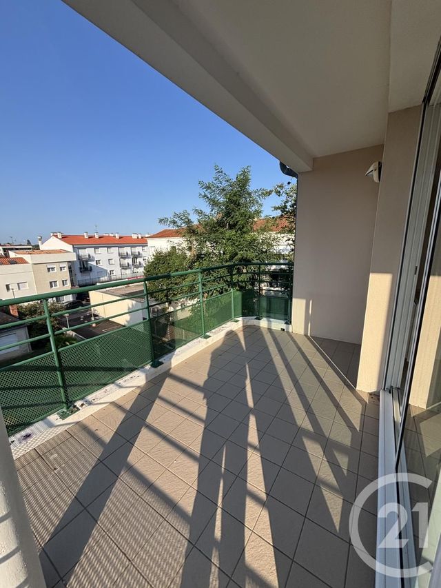 Appartement F3 à louer - 4 pièces - 94.0 m2 - CHALLANS - 85 - PAYS-DE-LOIRE - Century 21 L'Océane