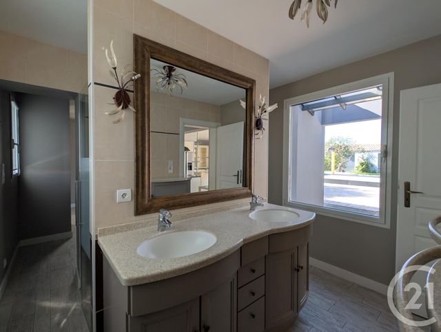 maison à vendre - 6 pièces - 230.0 m2 - BEAUVOIR SUR MER - 85 - PAYS-DE-LOIRE - Century 21 L'Océane