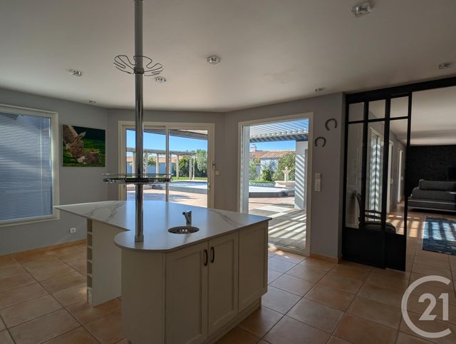 maison à vendre - 6 pièces - 230.0 m2 - BEAUVOIR SUR MER - 85 - PAYS-DE-LOIRE - Century 21 L'Océane