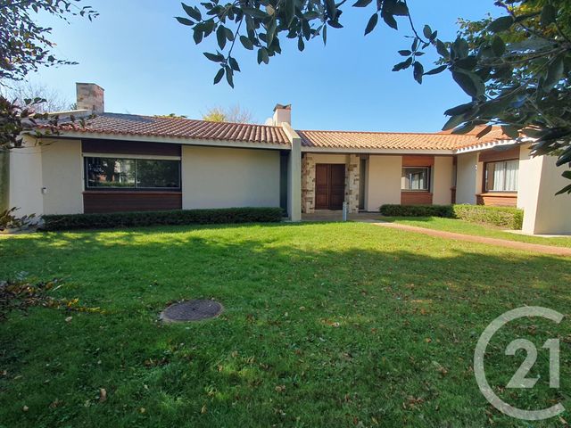 maison à vendre - 10 pièces - 325.0 m2 - CHALLANS - 85 - PAYS-DE-LOIRE - Century 21 L'Océane