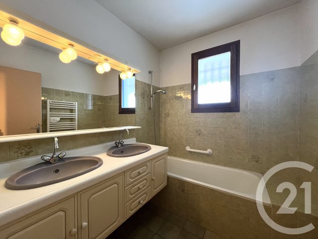 maison à vendre - 6 pièces - 118.75 m2 - CHALLANS - 85 - PAYS-DE-LOIRE - Century 21 L'Océane