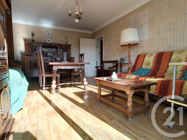 Appartement T3 à vendre - 3 pièces - 65.15 m2 - CHALLANS - 85 - PAYS-DE-LOIRE - Century 21 L'Océane