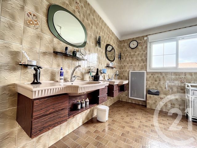 maison à vendre - 5 pièces - 140.0 m2 - BEAUVOIR SUR MER - 85 - PAYS-DE-LOIRE - Century 21 L'Océane