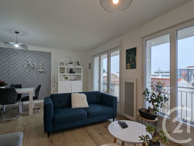 Appartement F4 à vendre - 4 pièces - 114.0 m2 - CHALLANS - 85 - PAYS-DE-LOIRE - Century 21 L'Océane