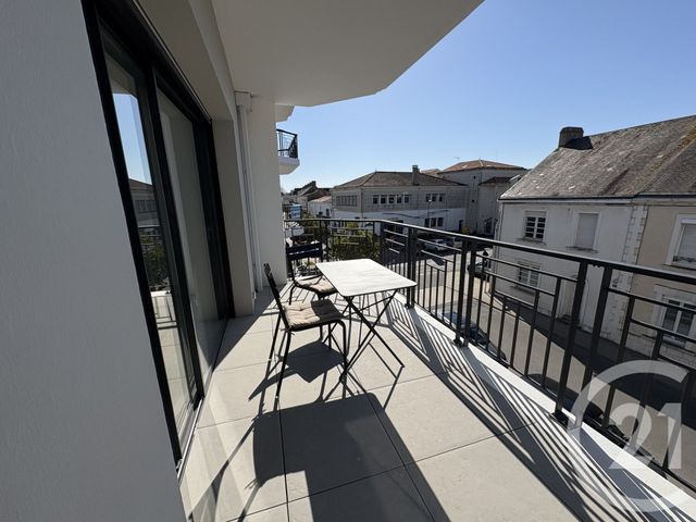 Appartement F3 à louer - 3 pièces - 73.68 m2 - CHALLANS - 85 - PAYS-DE-LOIRE - Century 21 L'Océane