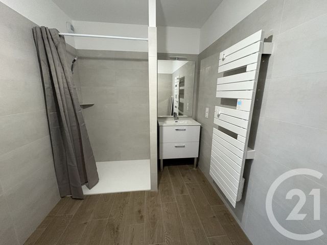 Appartement F3 à louer - 3 pièces - 73.68 m2 - CHALLANS - 85 - PAYS-DE-LOIRE - Century 21 L'Océane