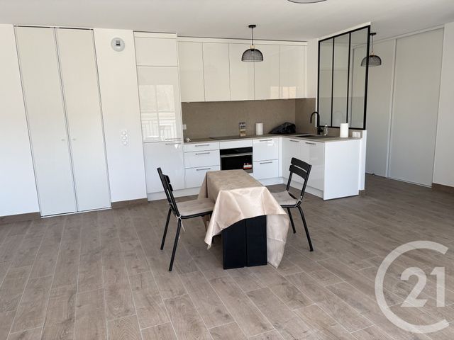 Appartement F3 à louer - 3 pièces - 73.68 m2 - CHALLANS - 85 - PAYS-DE-LOIRE - Century 21 L'Océane