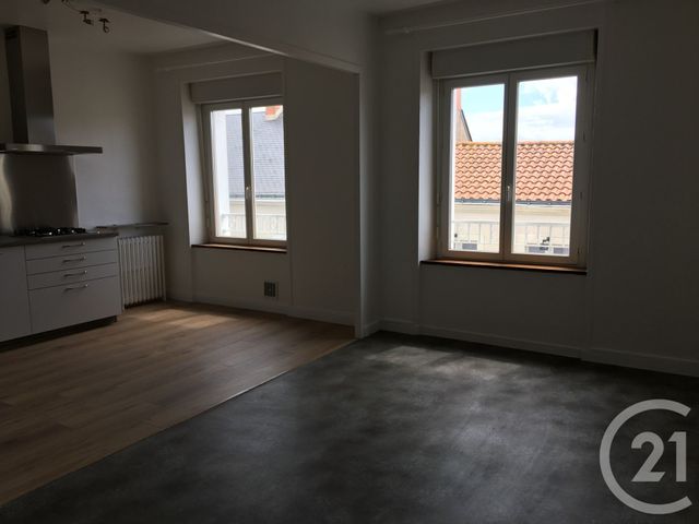 Appartement F3 à louer - 3 pièces - 78.26 m2 - CHALLANS - 85 - PAYS-DE-LOIRE - Century 21 L'Océane