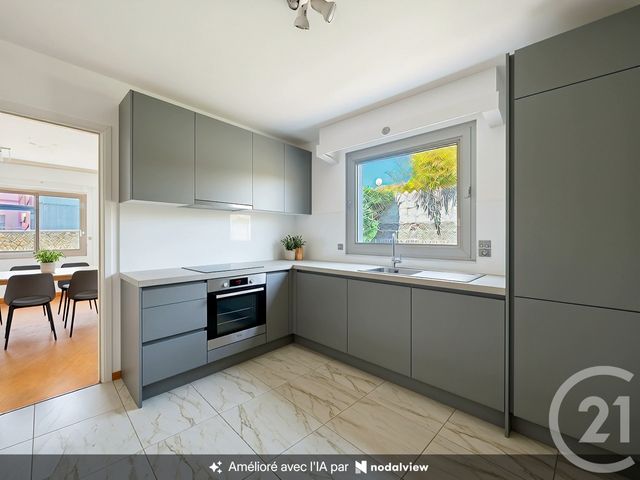 Appartement T3 à vendre - 4 pièces - 95.04 m2 - CHALLANS - 85 - PAYS-DE-LOIRE - Century 21 L'Océane