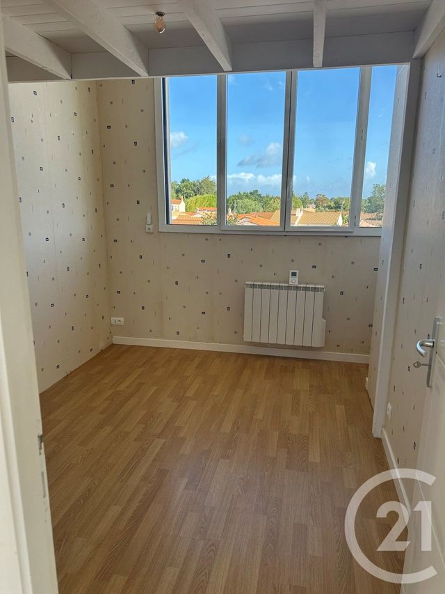 Appartement F4 à vendre - 4 pièces - 76.75 m2 - COMMEQUIERS - 85 - PAYS-DE-LOIRE - Century 21 L'Océane