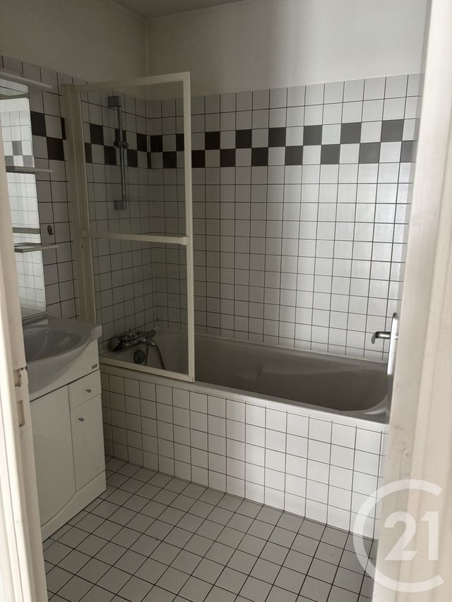 Appartement Duplex à louer - 2 pièces - 55.32 m2 - CHALLANS - 85 - PAYS-DE-LOIRE - Century 21 L'Océane