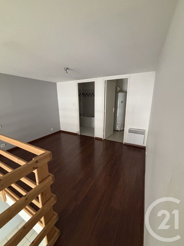 Appartement Duplex à louer - 2 pièces - 55.32 m2 - CHALLANS - 85 - PAYS-DE-LOIRE - Century 21 L'Océane