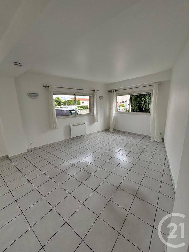 Appartement F2 à louer - 2 pièces - 52.52 m2 - CHALLANS - 85 - PAYS-DE-LOIRE - Century 21 L'Océane
