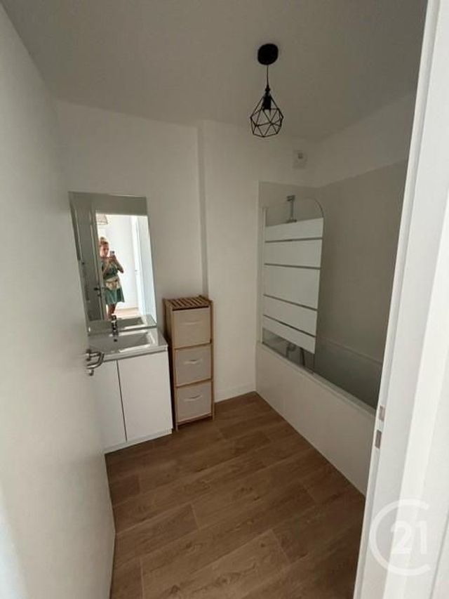 Appartement F3 à louer - 3 pièces - 66.06 m2 - CHALLANS - 85 - PAYS-DE-LOIRE - Century 21 L'Océane