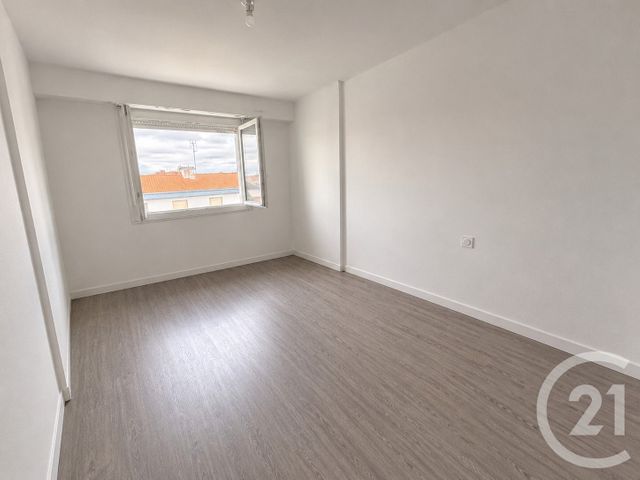 Appartement T2 à louer - 2 pièces - 51.1 m2 - CHALLANS - 85 - PAYS-DE-LOIRE - Century 21 L'Océane