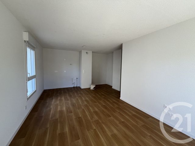 Appartement T4 à louer - 4 pièces - 78.15 m2 - CHALLANS - 85 - PAYS-DE-LOIRE - Century 21 L'Océane